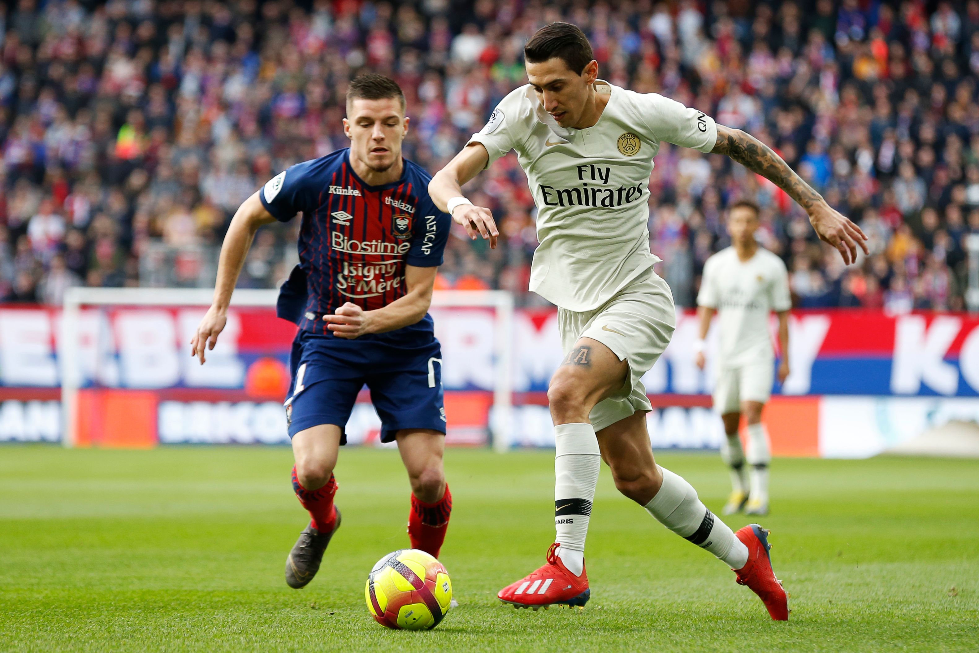 记者：拜仁考虑通过引进巴莱巴以顶替去向未明的格雷茨卡