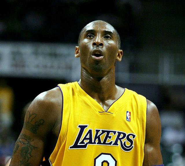 详解棒球规则中的“合法投球板接触”及轴心脚移动的界定