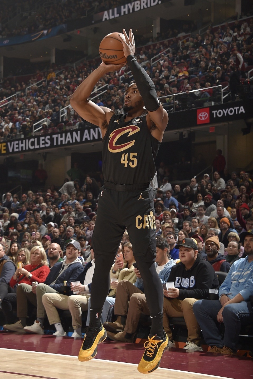 湖人关键战12胜0负仍要交易，有必要忍痛割里夫斯吗？