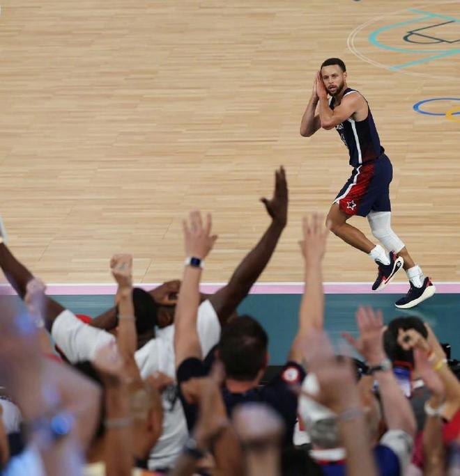 游泳技巧 ｜ 练习自由泳打腿：平衡、柔韧、放松三者缺一不可