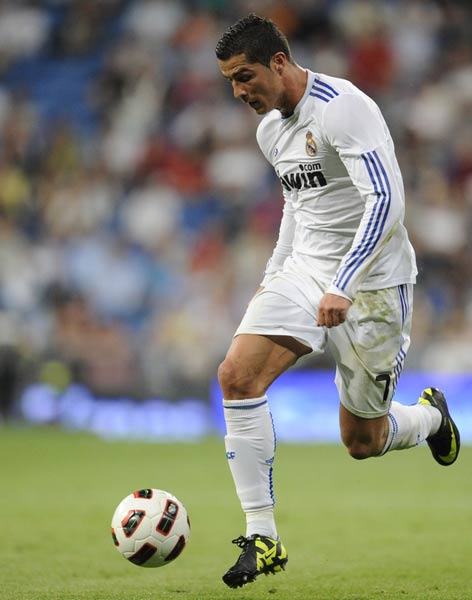 旭旭宝宝粉丝见面会，送出30枚金币，结果二手平台马上有人高价售卖