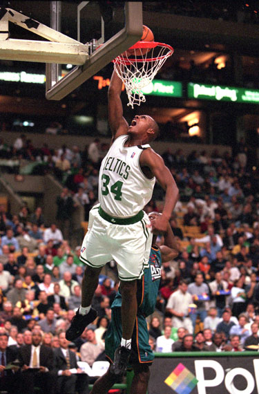 41岁詹姆斯依然巅峰发威，球迷热切期待他的职业生涯再续辉煌